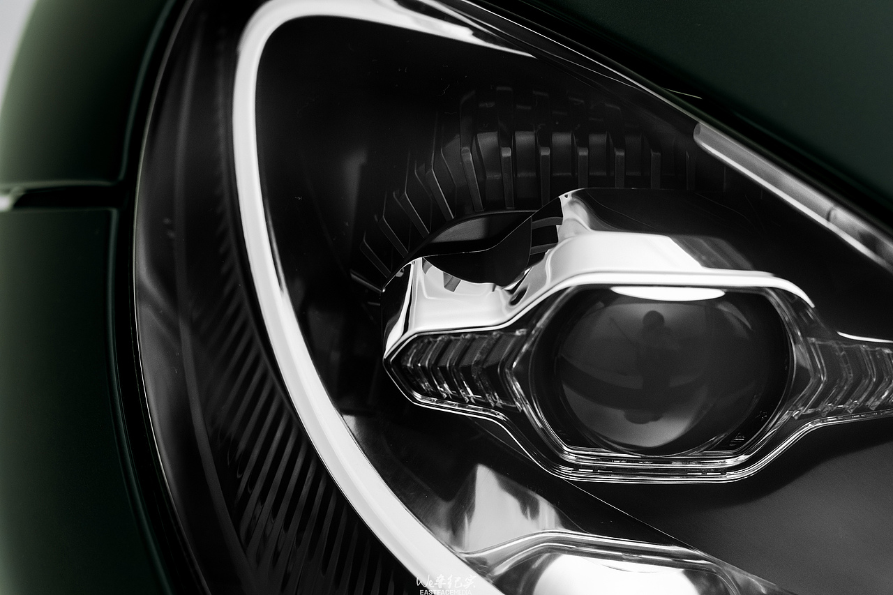 阿斯顿·马丁DBX