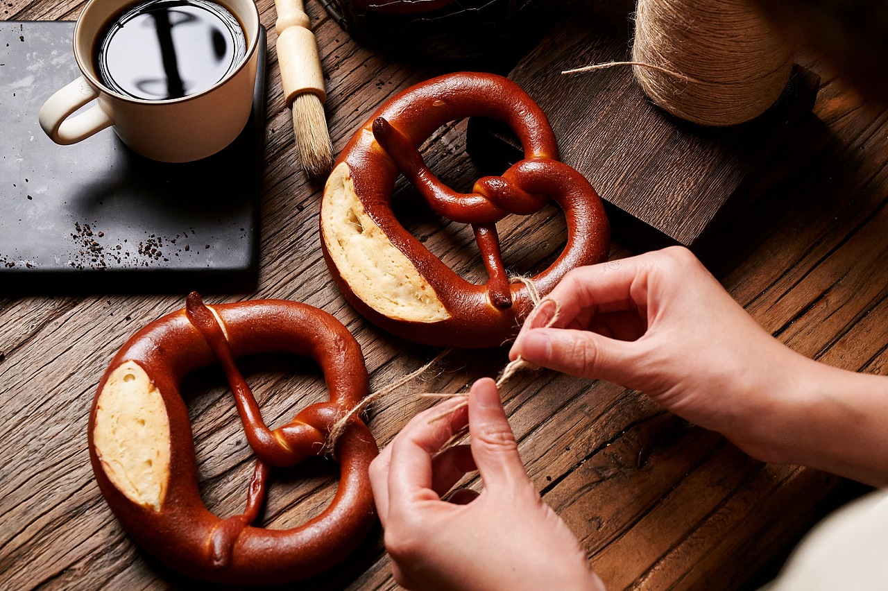 【美食摄影】巴伐利亚碱水面包-Brezen（图ZMjY2MDI1NDM2） - 美食摄影 - 站酷设计师JyCando原创素材 - 站酷ZCOOL