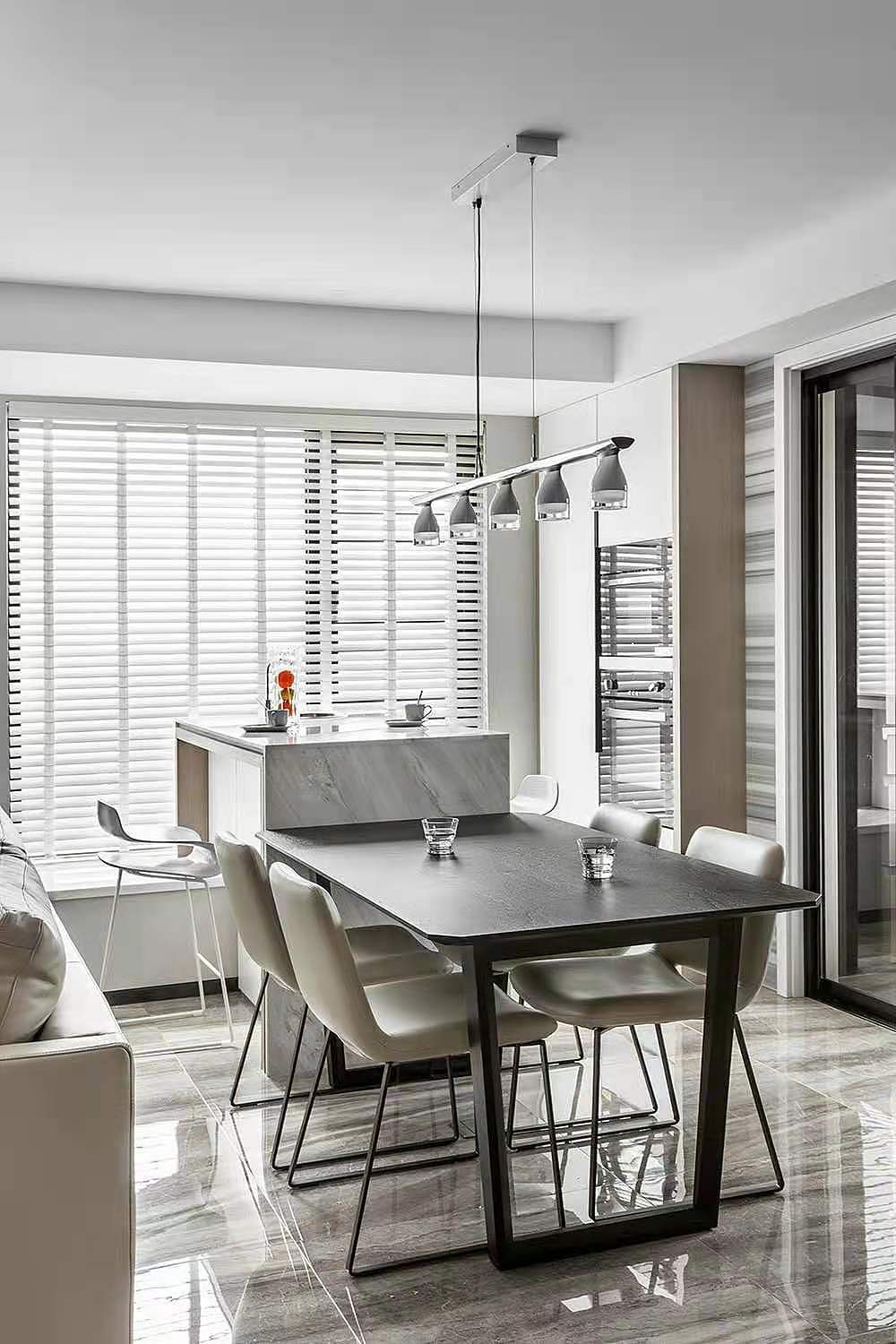 方案上扩展西厨功能的使用收纳,并与餐厅区域融为一