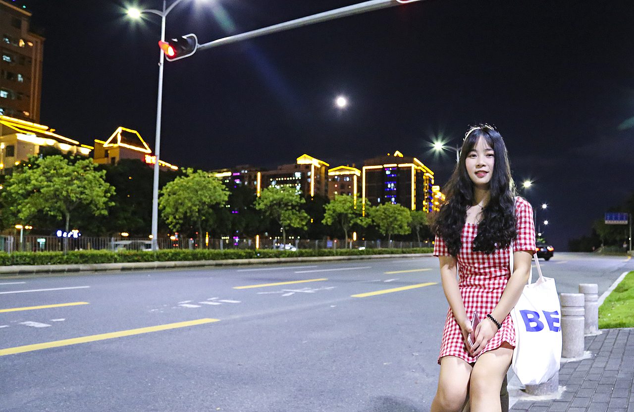 和我在深圳的街头走一走,污喔,污哦。（图ZODUwOTk2Njg=） - 人像摄影 - 站酷设计师在下万千有何贵干原创素材 - 站酷ZCOOL