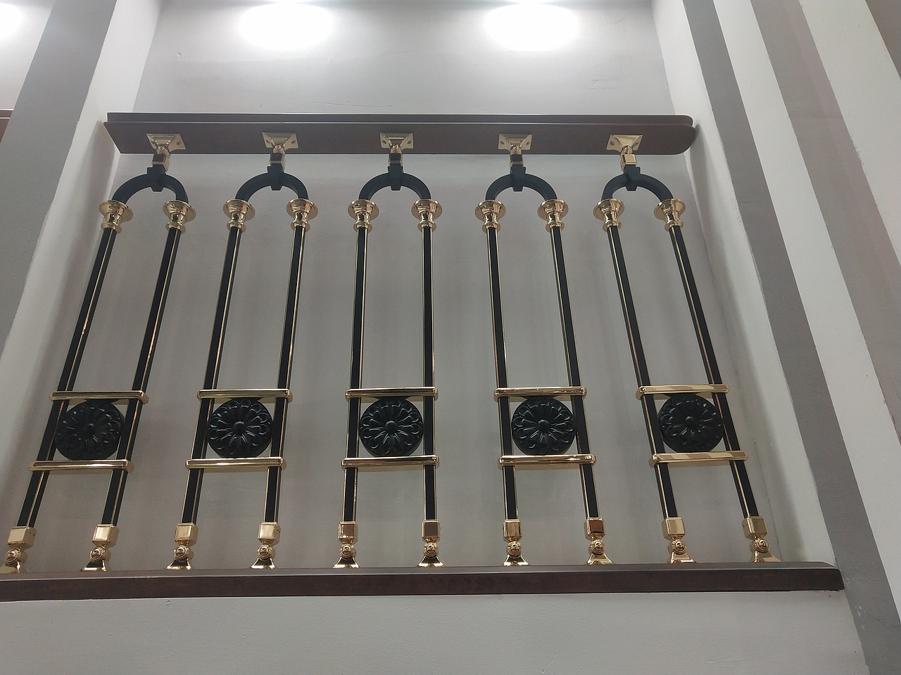 现代新流行的铝镁合金立柱  轻奢贵气