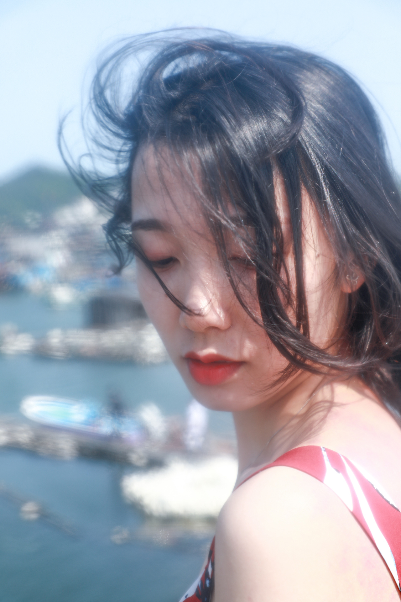 让青春吹动你的长发。