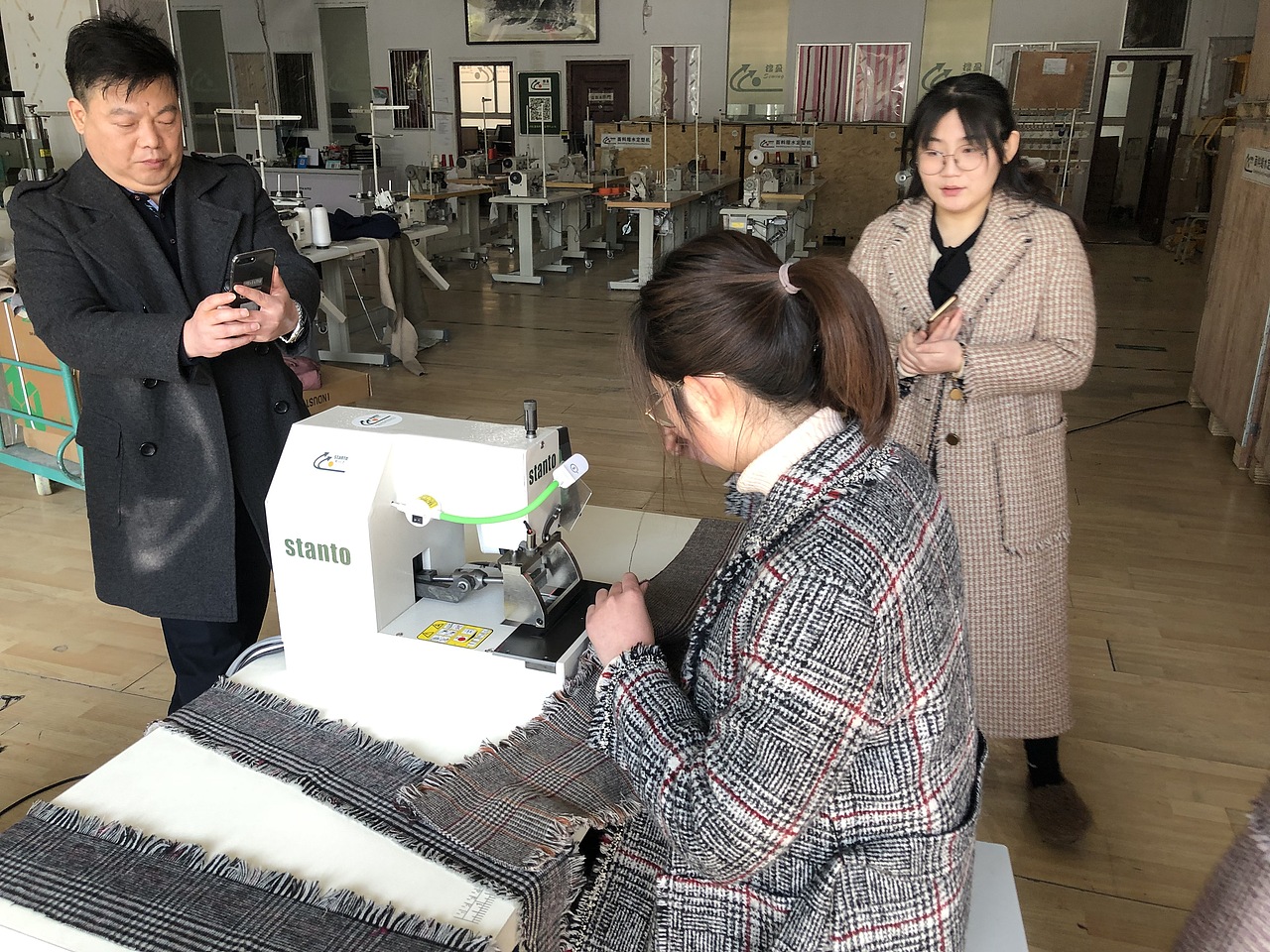 双面呢羊绒大衣流苏机，毛边机，须边机，波西米亚复古（图ZMTQ5MzAyMDY4） - 工业用品/机械 - 站酷设计师思坦途特种缝纫机原创素材 - 站酷ZCOOL