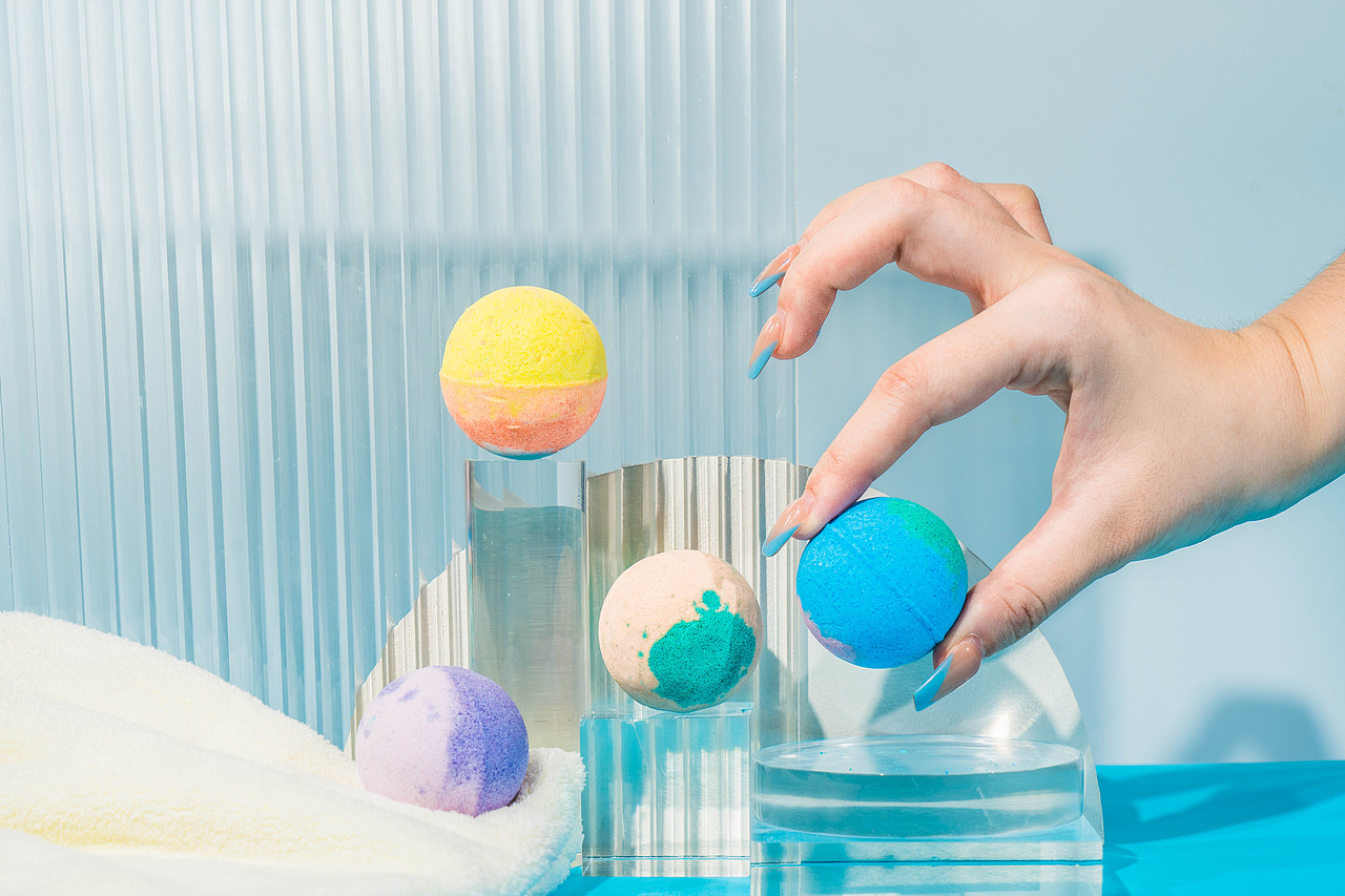 五彩缤纷#浴球静物产品摄影（图ZMjY0NDYzMjI0） - 产品摄影 - 站酷设计师UNDERJAN江下原创素材 - 站酷ZCOOL