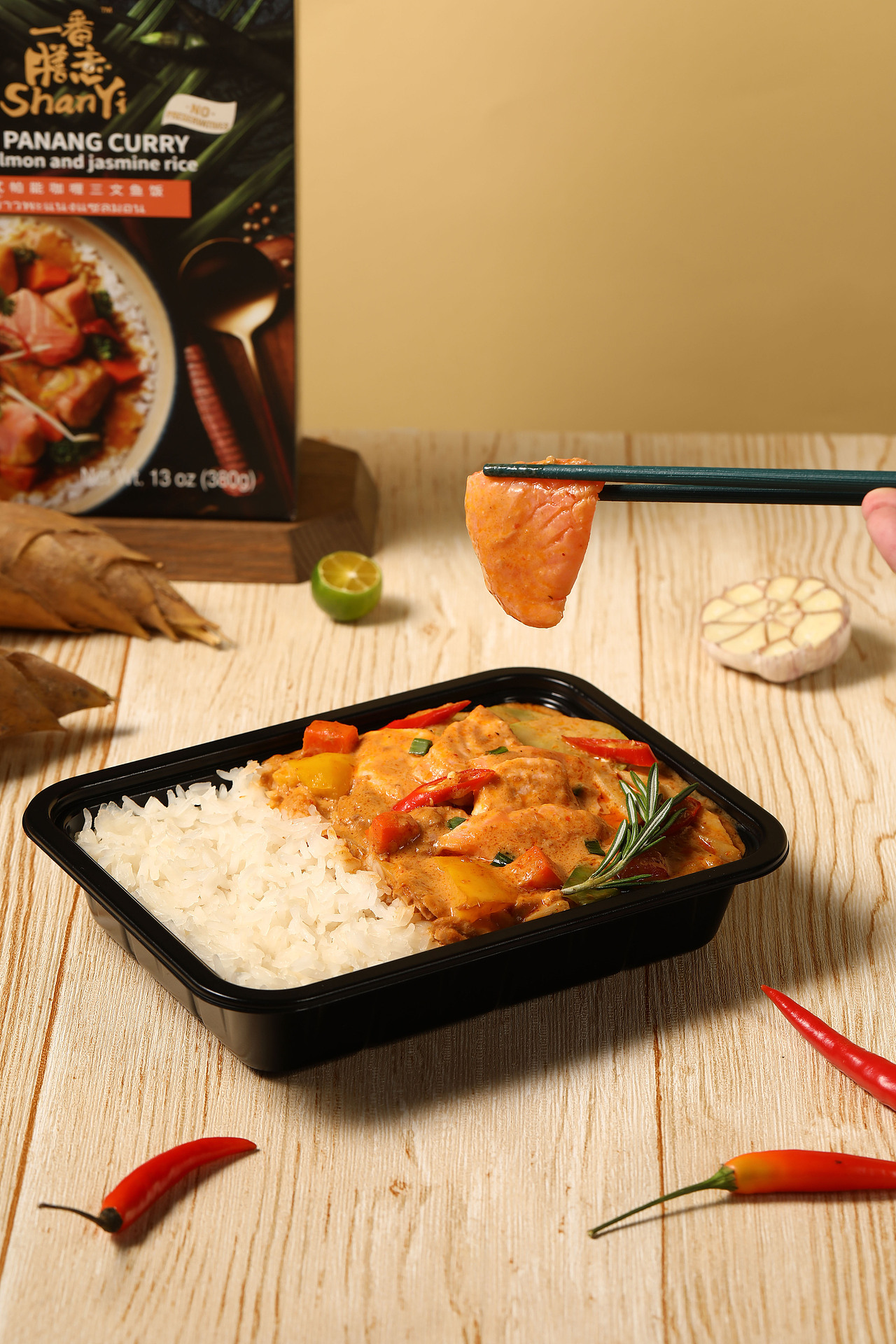 速食咖喱饭，凉皮拍摄（图ZMjkxMjAwOTI4） - 产品摄影 - 站酷设计师唯薇安A原创素材 - 站酷ZCOOL