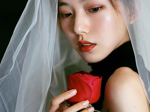 少女与花