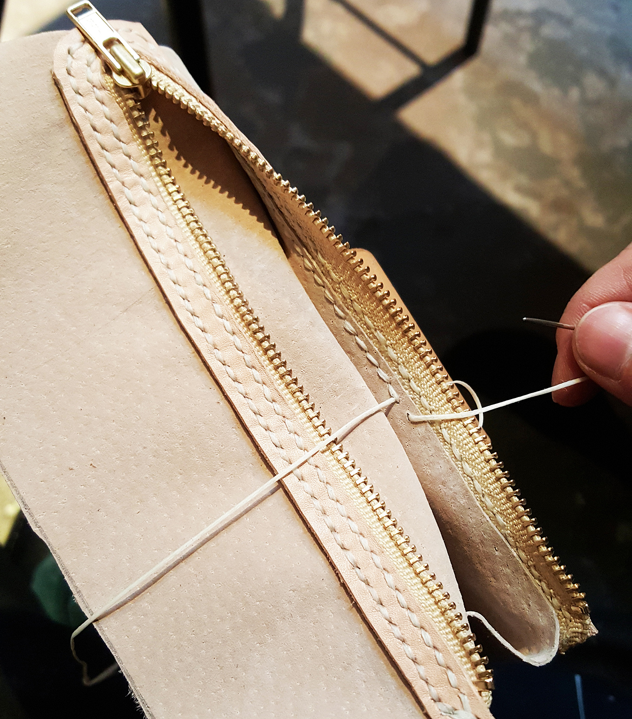 个性定制皮雕彩绘背包