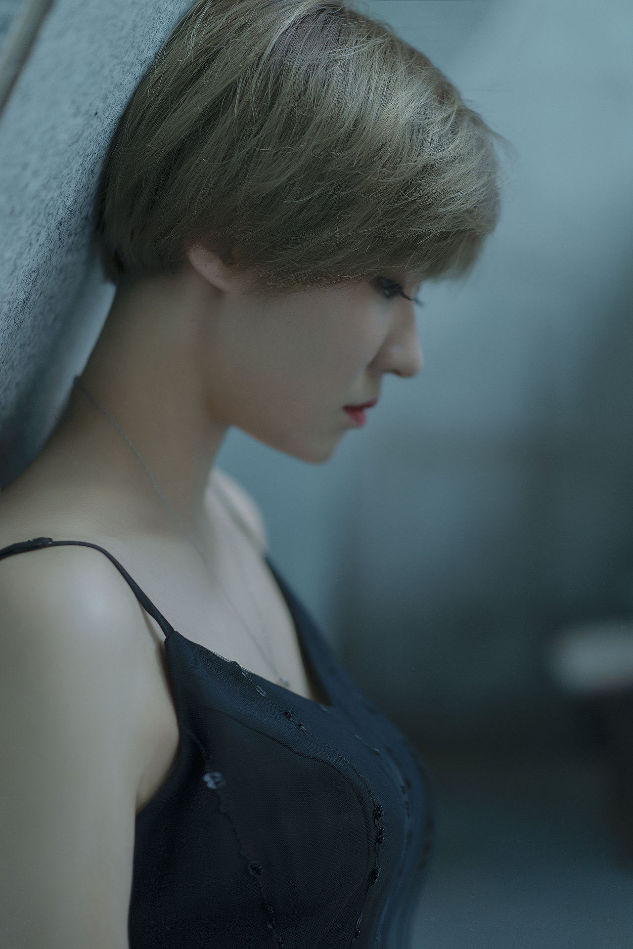 天色幽幽,怅然不已