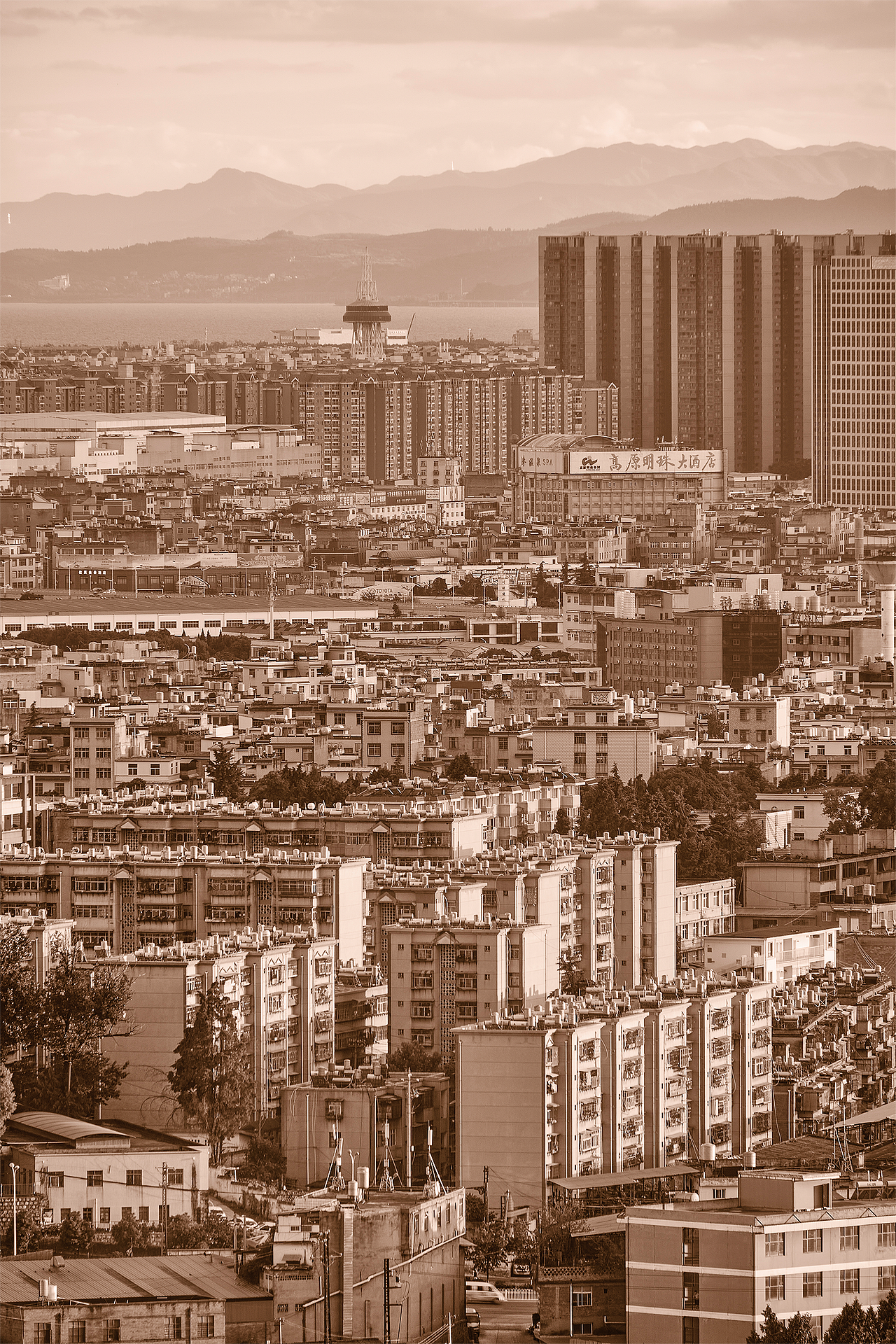 夕阳下的昆明（图ZMjU5MjEzMTg4） - 风光摄影 - 站酷设计师张张饺子原创素材 - 站酷ZCOOL