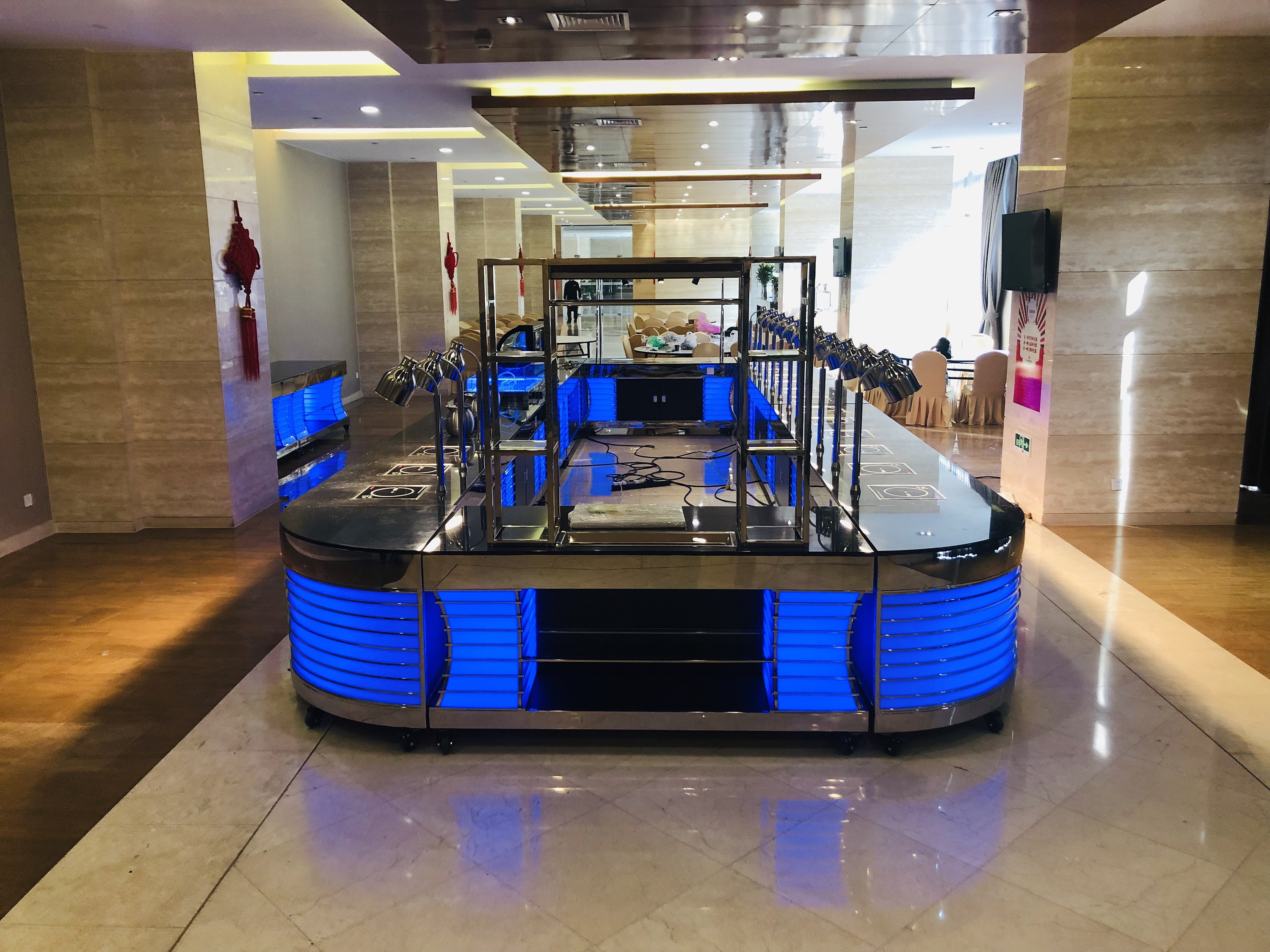 移动不锈钢幻彩布菲车布菲台定制设计工厂