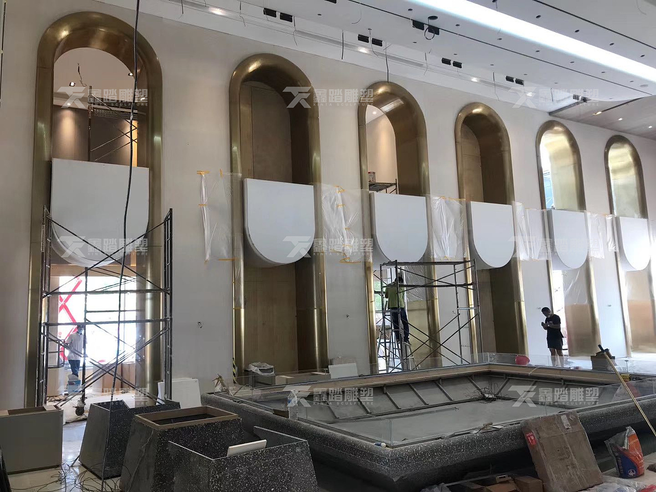 广东定制双曲面不锈钢门套厂家 创意弧形金属门框图片