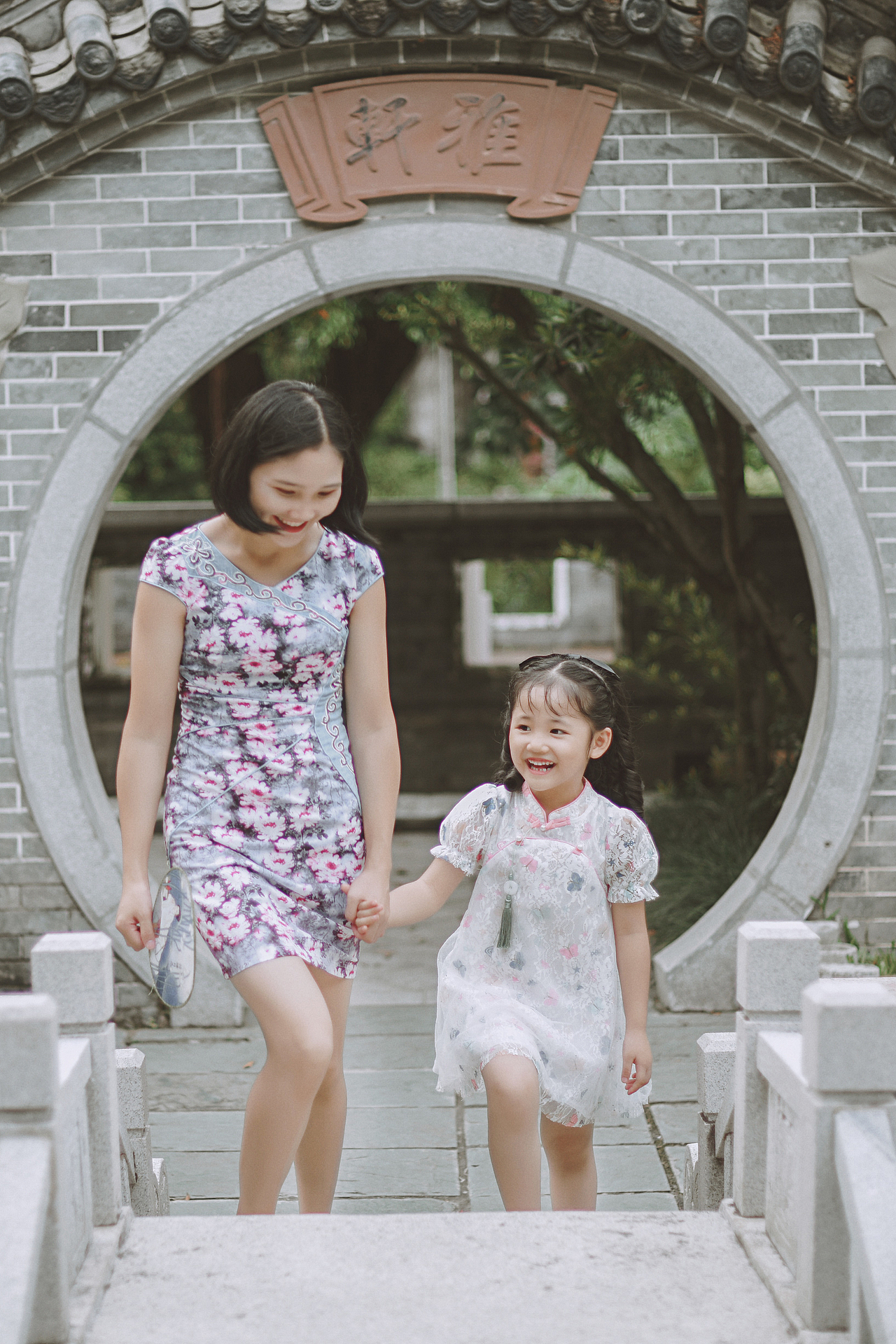 亲子旗袍写真（图ZMjcwNDU4OTA0） - 人像摄影 - 站酷设计师简曦_Y2原创素材 - 站酷ZCOOL