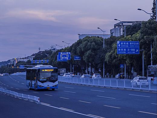 伴随暮色,世间流浪。