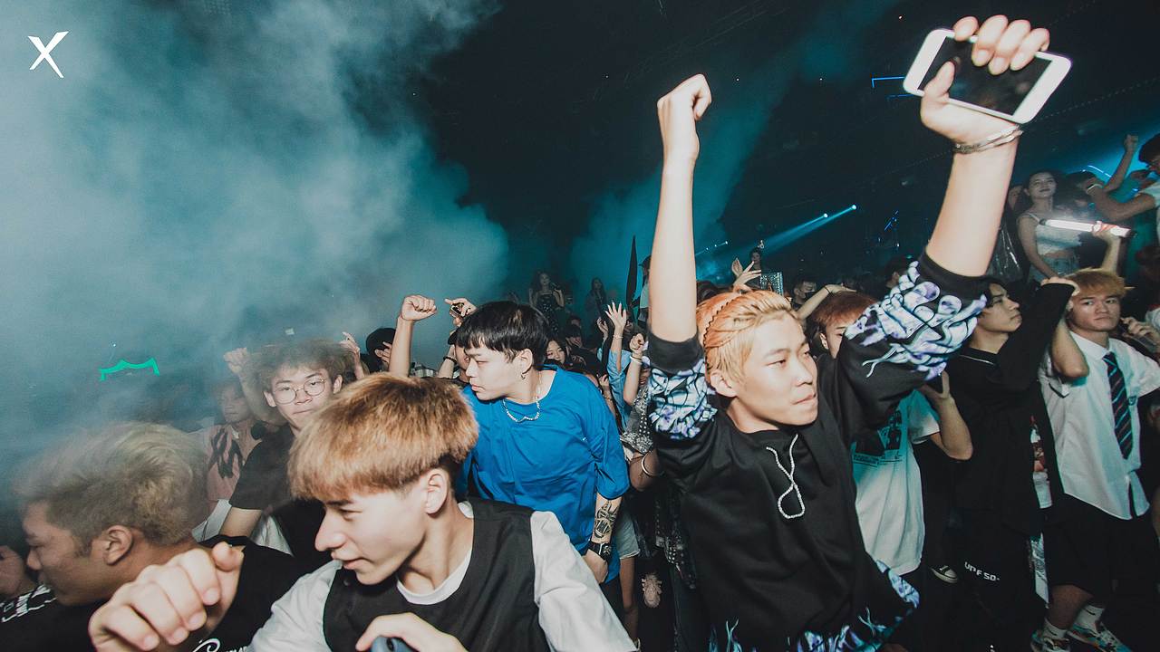 周末派对🎉（图ZMjI0NTMwNDYw） - 人像摄影 - 站酷设计师商业摄影师周Sir原创素材 - 站酷ZCOOL