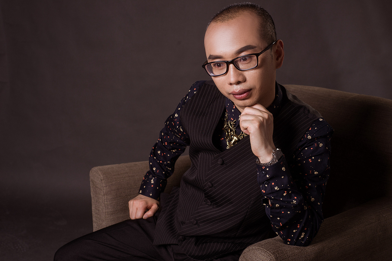 〖杨大侠(HeroYang)COS剧照:侠士们浪迹天涯,仗剑行侠,视死如视生,用自己的价值观维护着心中的那个“天下”。〗