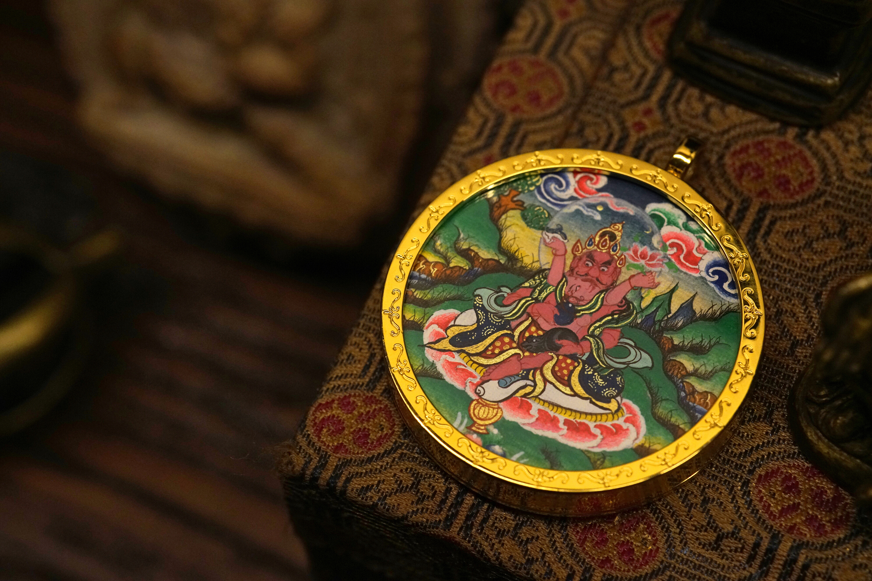 收藏级青海热贡画派随身唐卡纯彩金红财神