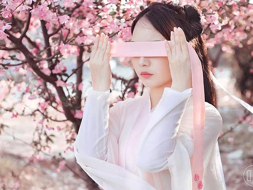 春暖花开，如何拍摄属于春季的最美人像
