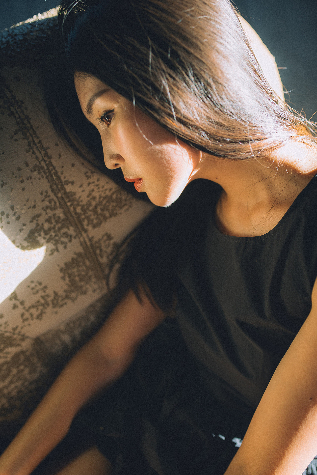 阳光下的人（图ZODc5Njc5MTY=） - 人像摄影 - 站酷设计师zengphoto原创素材 - 站酷ZCOOL