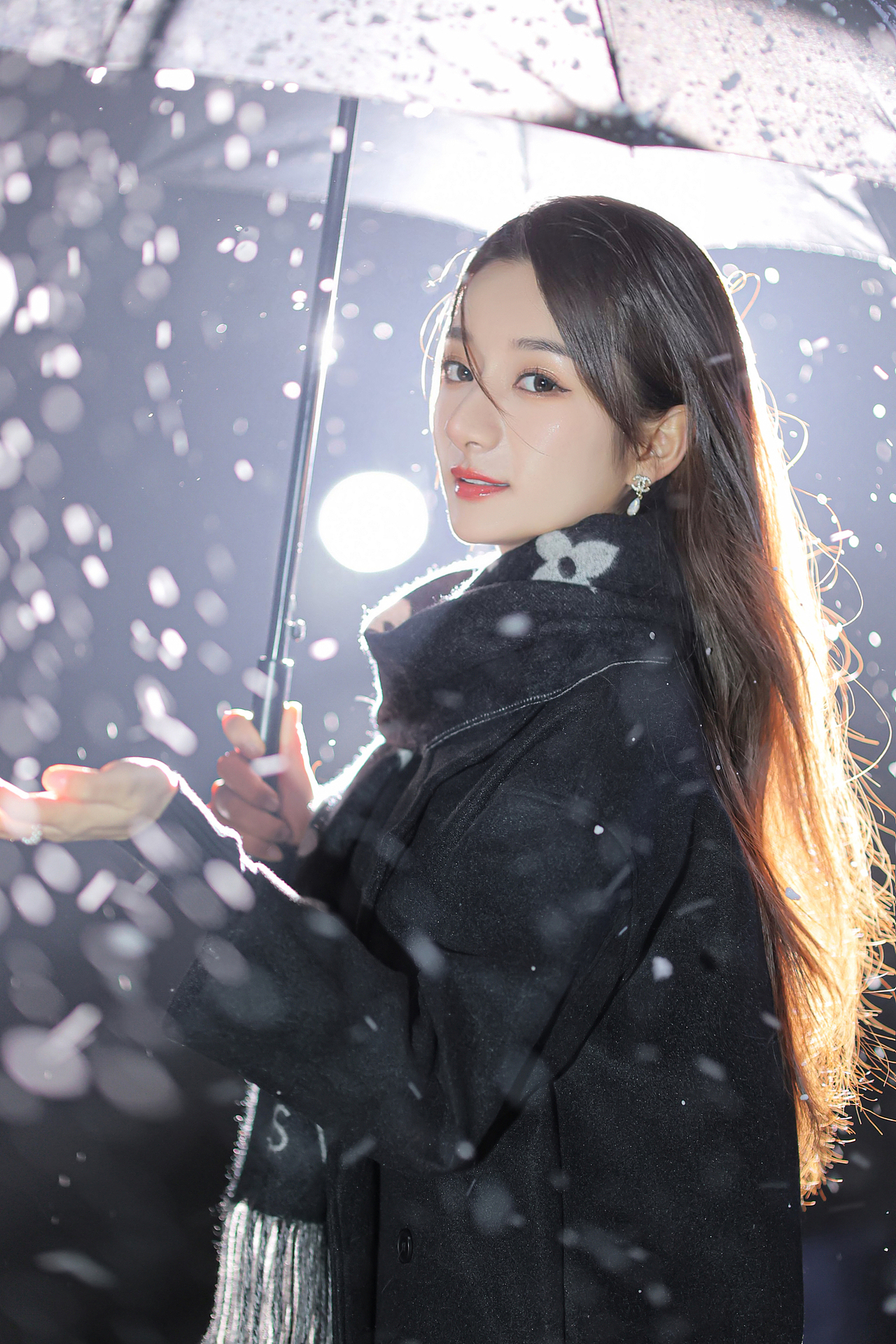 冷fufu富贵大小姐风｜夜景写真🌃（图ZMjg4ODk3NDM2） - 人像摄影 - 站酷设计师白兔糖写真馆原创素材 - 站酷ZCOOL