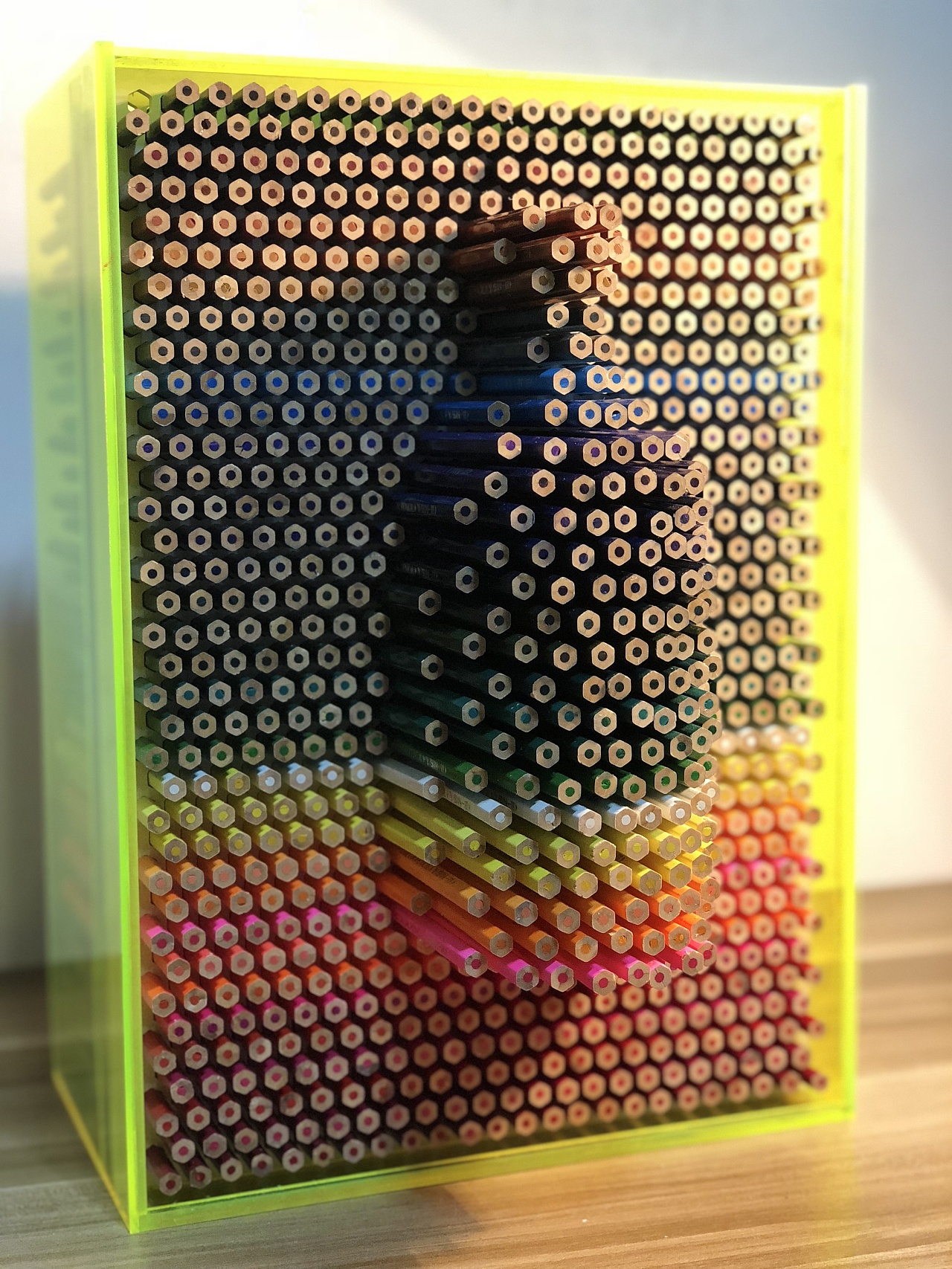 三维针雕装置:《彩虹柜》