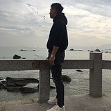 萤光无人机表演的头像