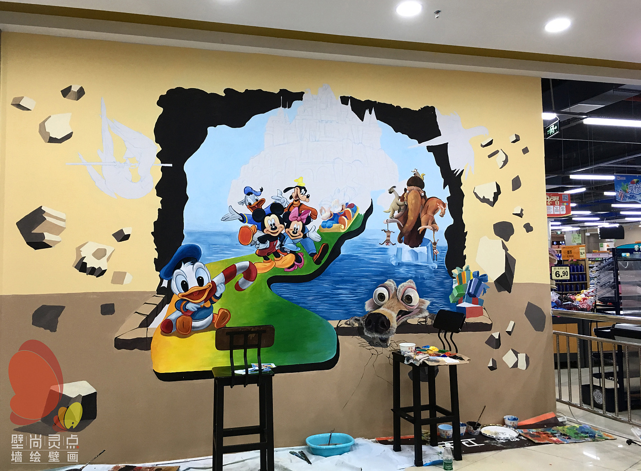 儿童乐园里的3d立体画圆鼓鼓的豹子