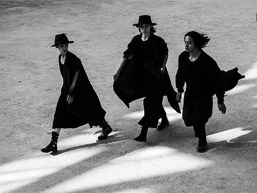 影舞者 独立设计师品牌日着RIZUO电商形象黑白拍摄