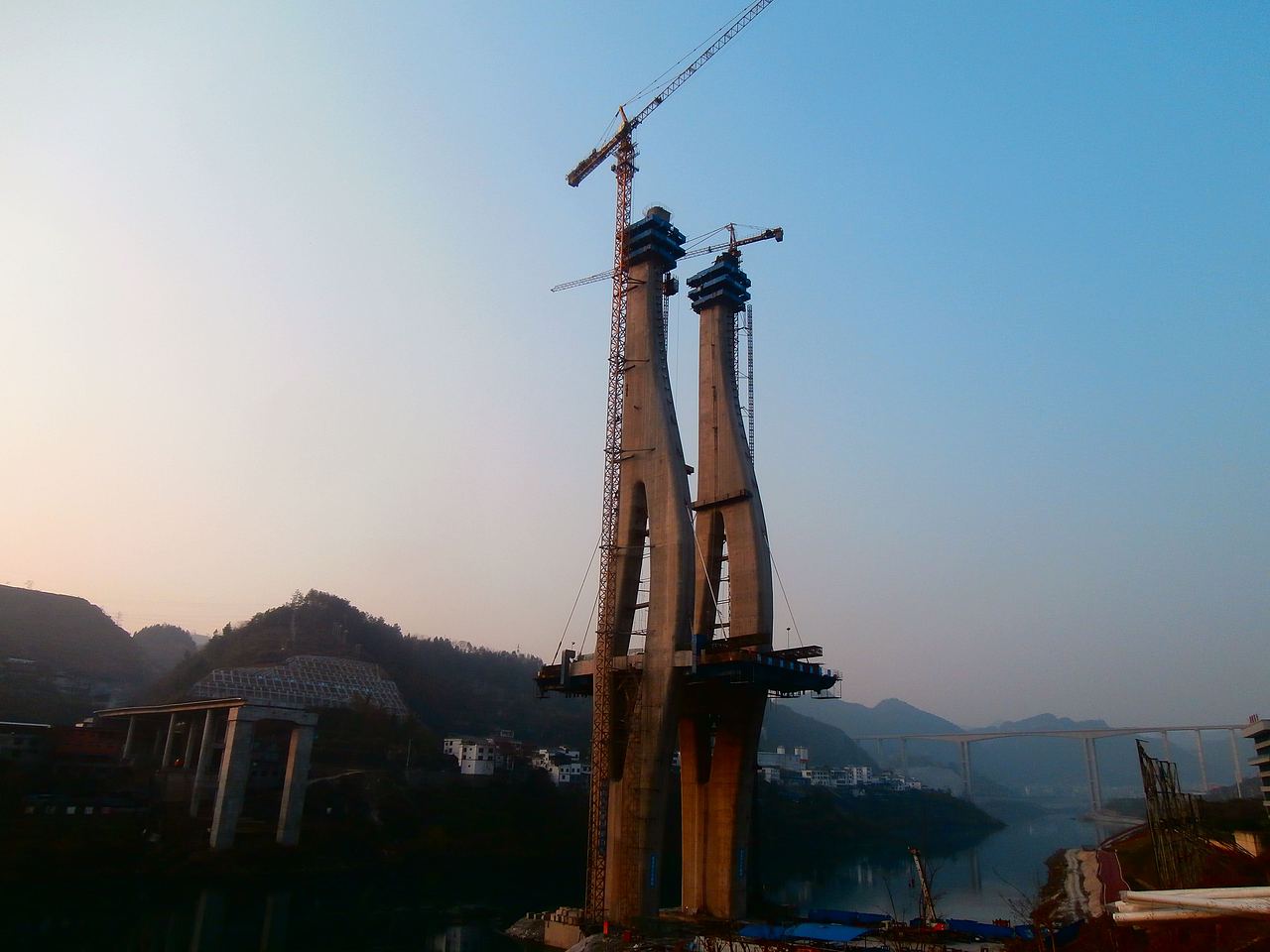 建设中的乌江三桥