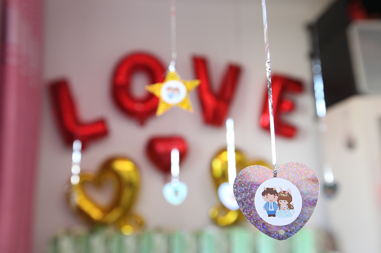 之后就是一堆小贴纸的运用了，还是很出效果的