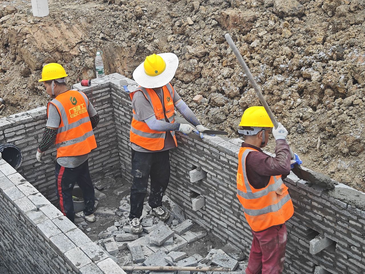 劳动人民最光荣（白云机场建南标段三工程）