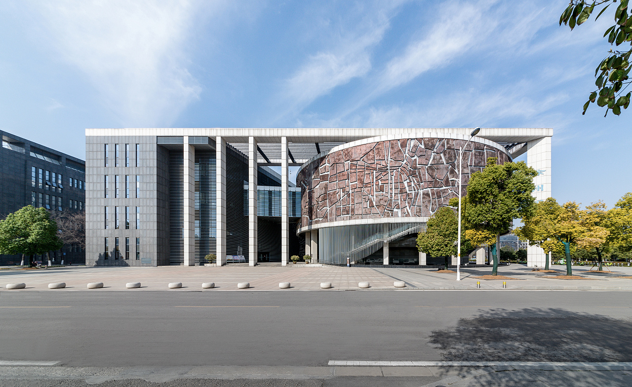 徐州市城市规划展示馆是2009年的城建重点工程,位于徐州新城区市行政