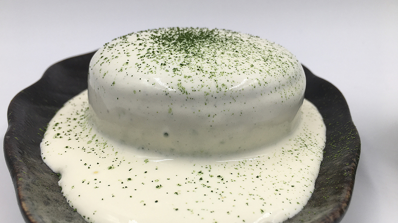 抹茶雪山奶冻,入口轻柔嫩滑,浓郁抹茶,清爽不腻。