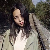 喵在裙边的头像