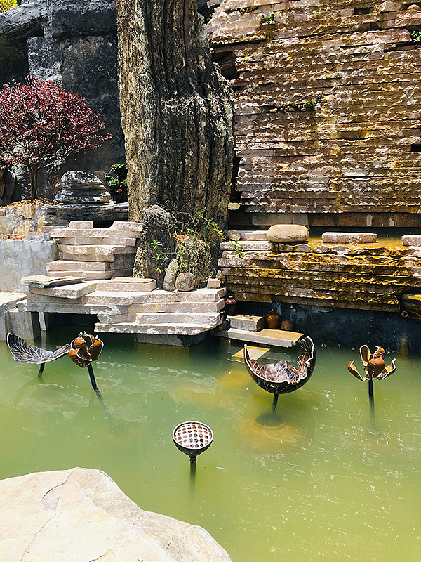 用酒坛制做荷花与荷叶