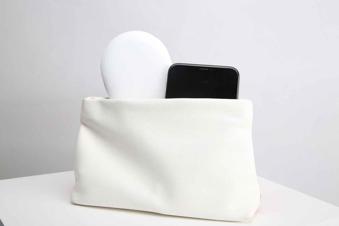 MIPOW（麦泡）POWER CUBE X2 无线+自带线双功能充电宝（图ZMTM1MjM3MDI4） - 产品摄影 - 站酷设计师MIPOW麦泡原创素材 - 站酷ZCOOL