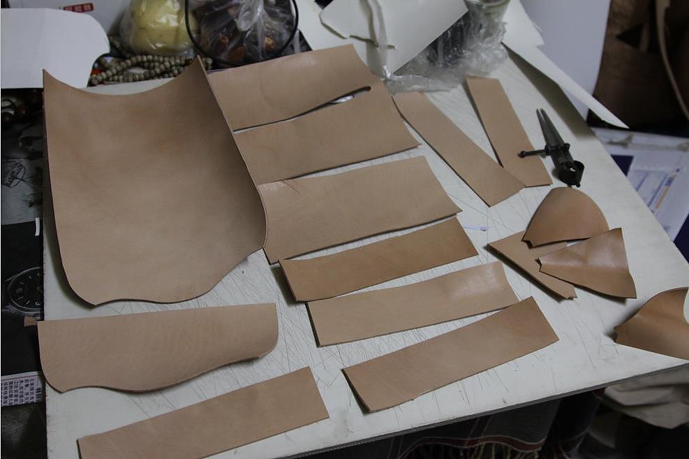 女款三折皮雕钱包 详细的制作过程 手工的魅力（图ZMjM1MDE2NDQ=） - 工艺品设计 - 站酷设计师皮雕达人原创素材 - 站酷ZCOOL