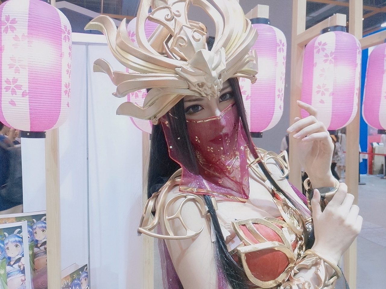 最美美杜莎女王cos抱走抱走