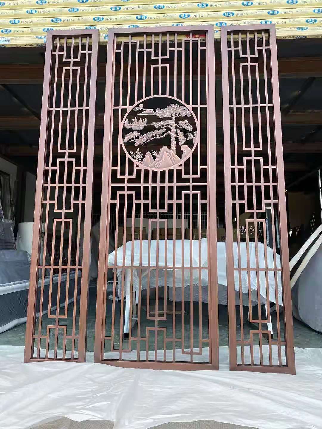 铝雕红古铜拉丝屏风隔断 山东青岛碧桂园售楼部屏风