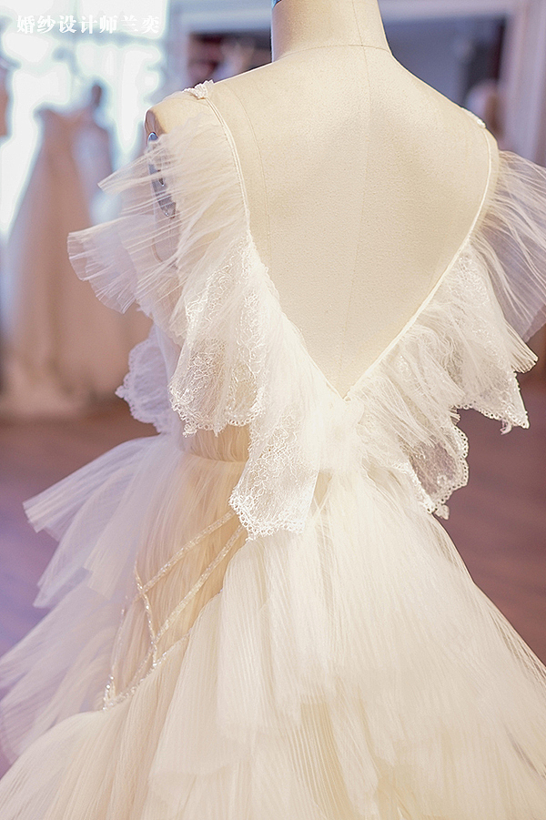 一件非常少女心的婚纱