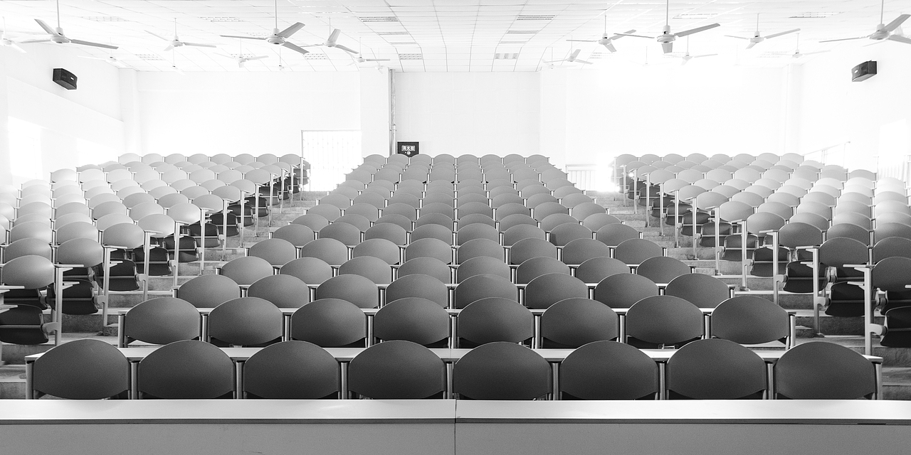 恍惚之下，确是似曾相识的某地