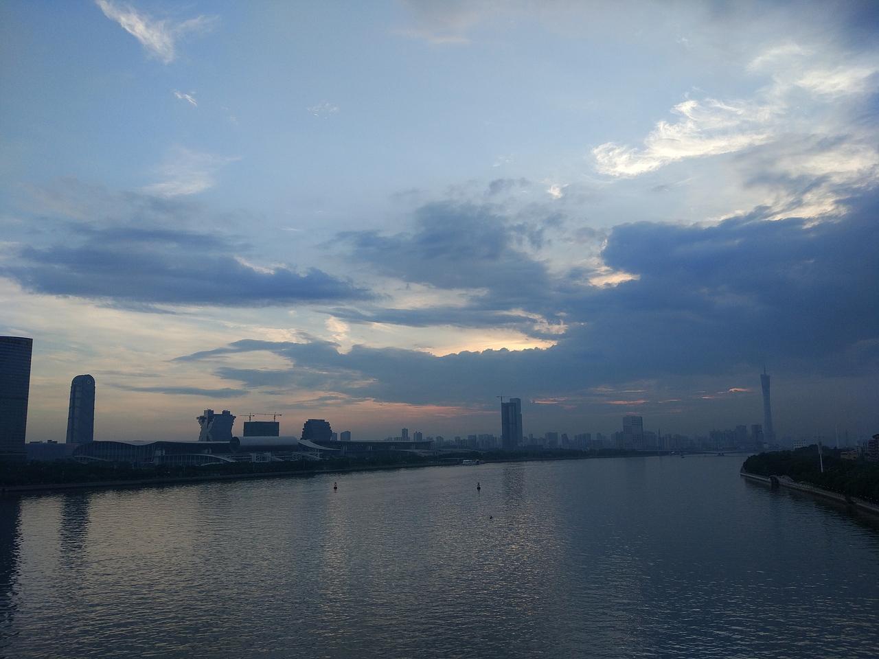 随手拍——广州塔（图ZOTEwODIxNzY=） - 风光摄影 - 站酷设计师游大头原创素材 - 站酷ZCOOL