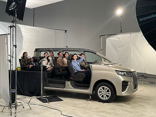 北京汽车王牌MPV切割车拍摄