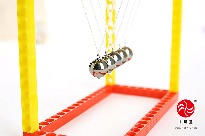 实验玩具-牛顿摆
