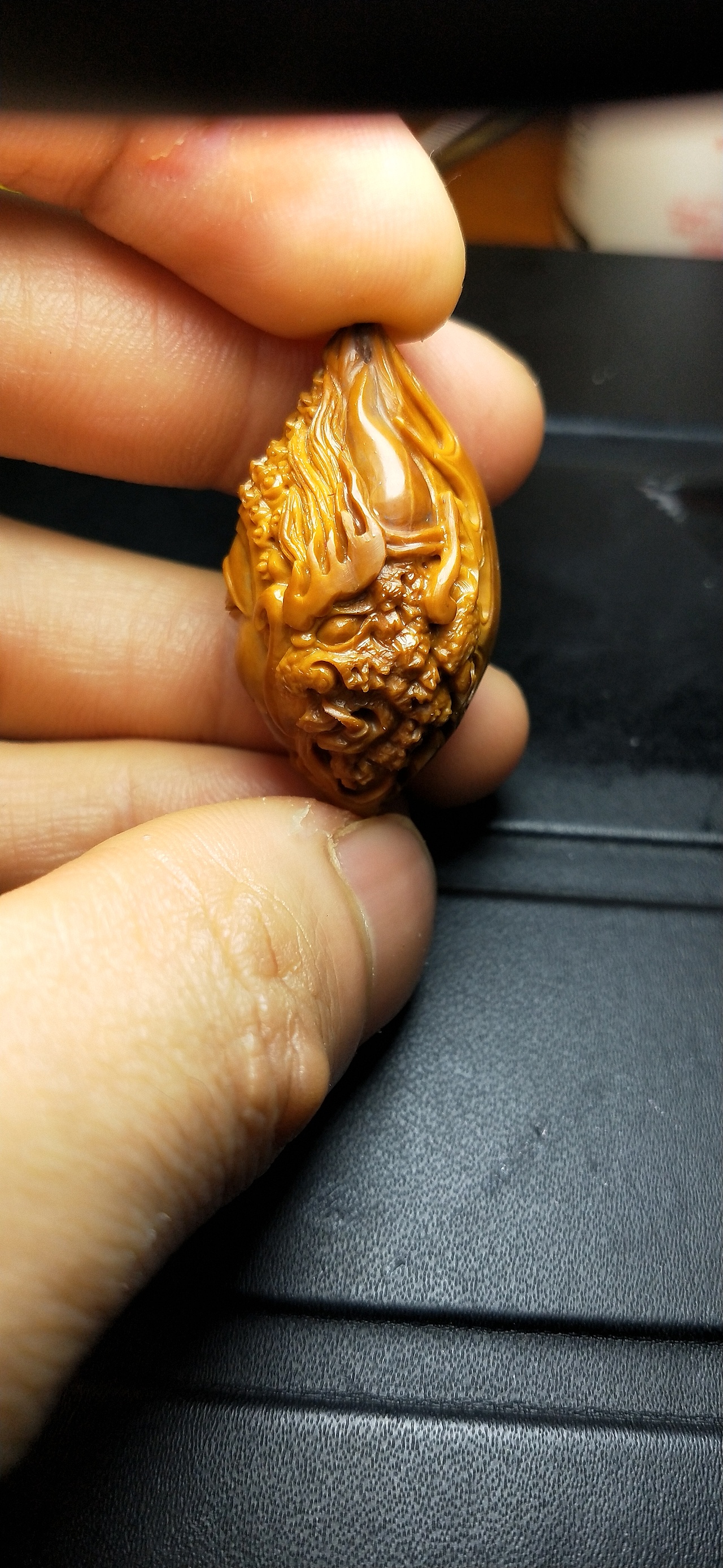 橄榄核核雕 一念之间广州/插画师/3年前/42浏览雕刻小妹