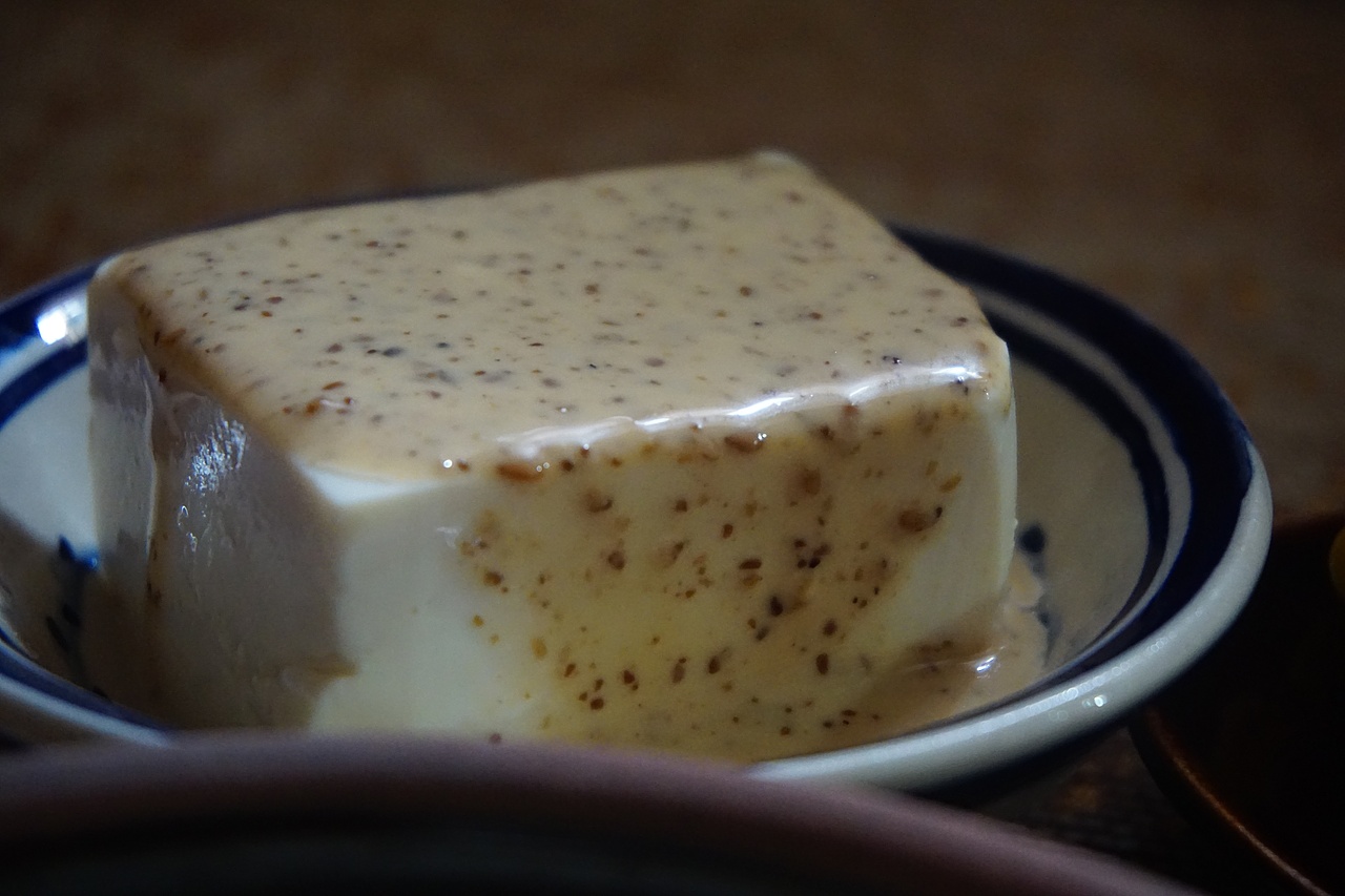 胡麻豆腐和小葱拌豆腐