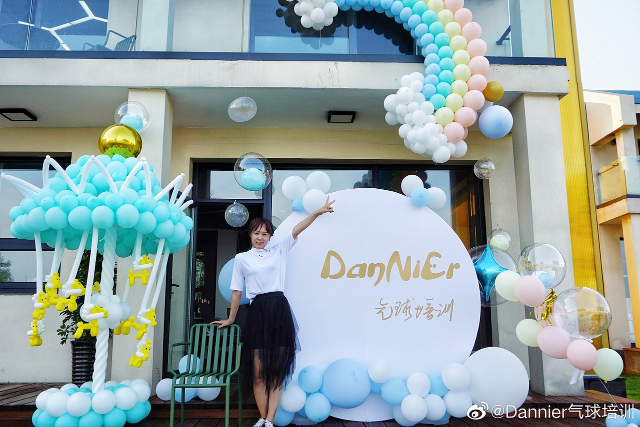 气球、气球造型、ins风旋转木马、梦幻彩虹、氦气飘球