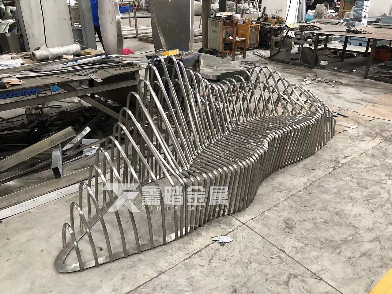 定做不锈钢圆管弯弧人物雕塑 不锈钢圆管焊接造型摆件