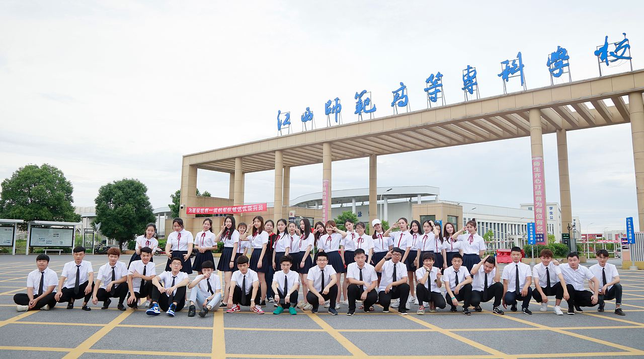 青春不待，毕业有期（图ZMTIyODkzNDUy） - 书籍/画册 - 站酷设计师星火2020原创素材 - 站酷ZCOOL