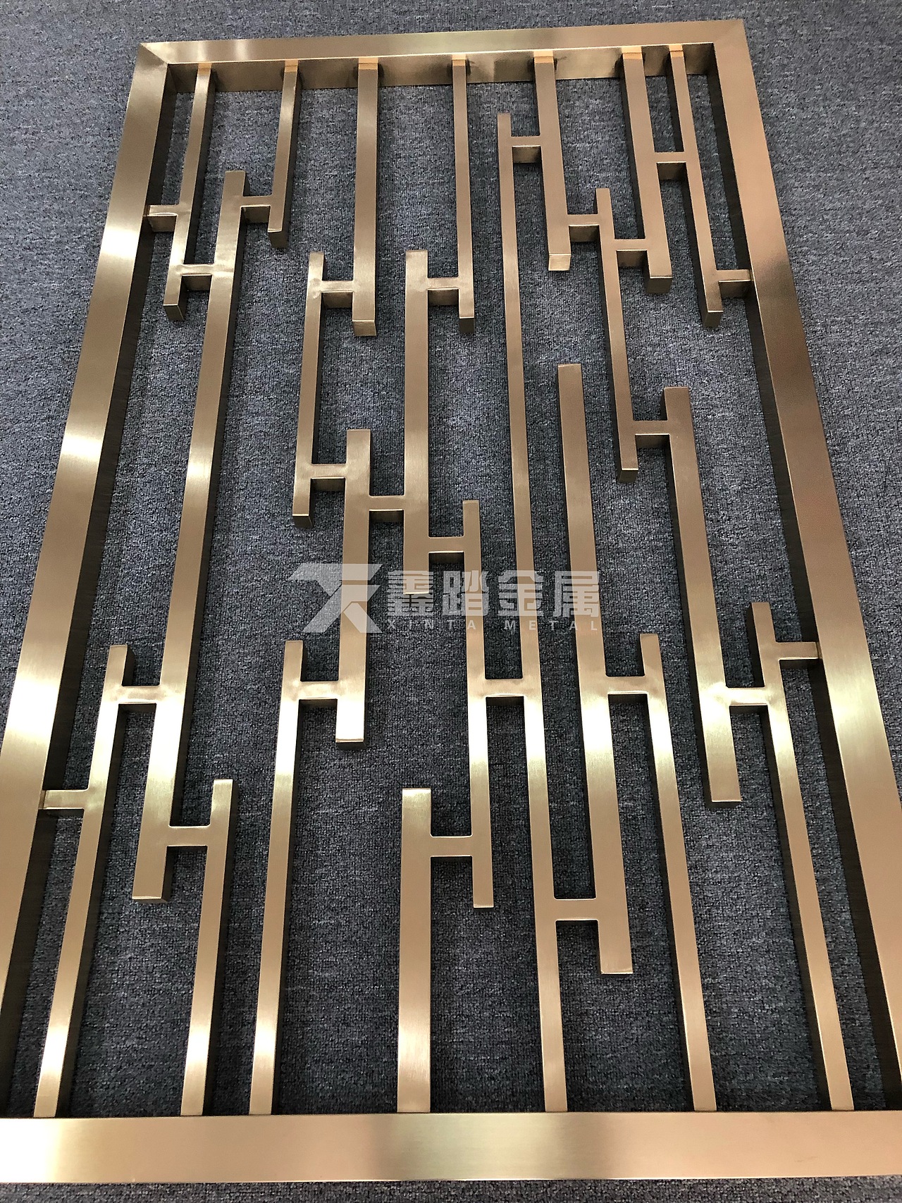 香槟金不锈钢满焊屏风精简设计款式图片