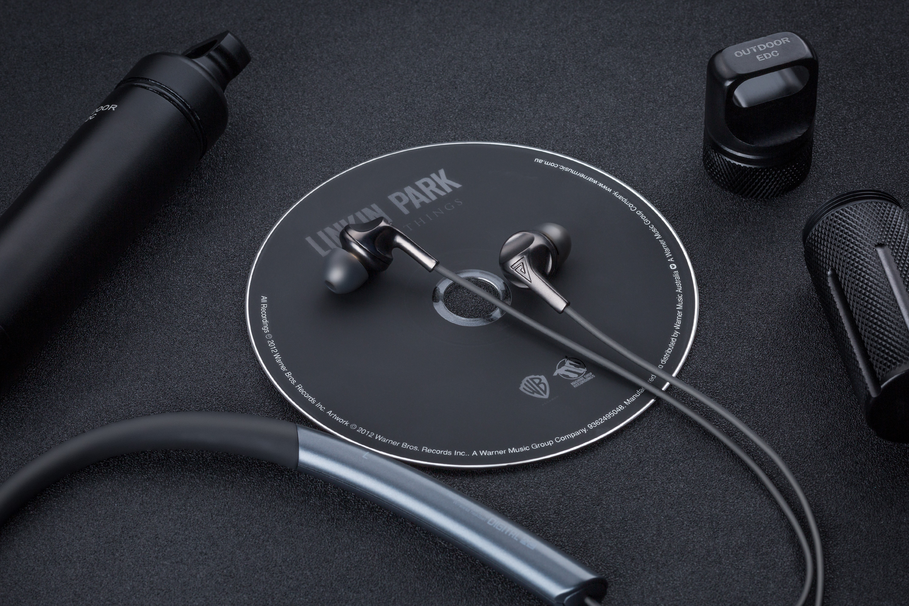 颈挂式蓝牙耳机